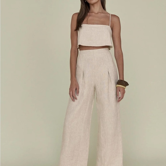 Reformation Cleo Linen Two Piece in Light Beige
Size2 - Picture 2 of 7